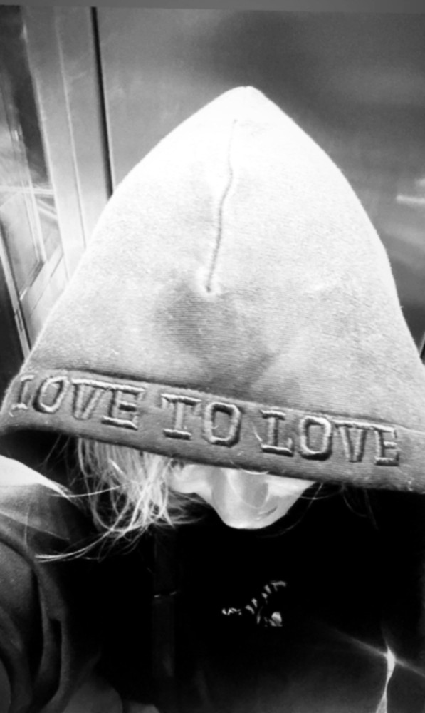 Love to love, embroidered hood