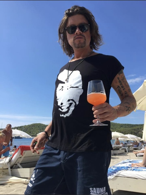 Tee, worn on the beach