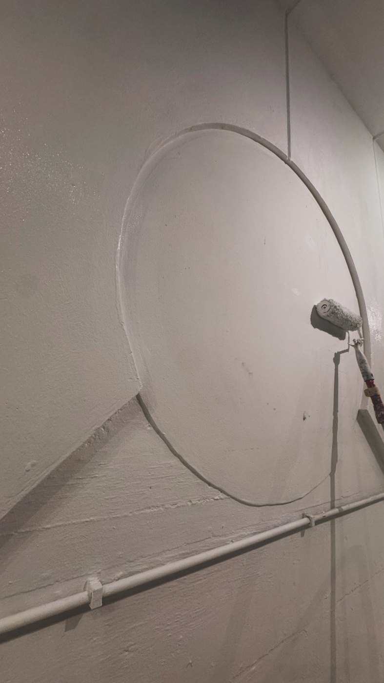 The making of the room: Walls & light